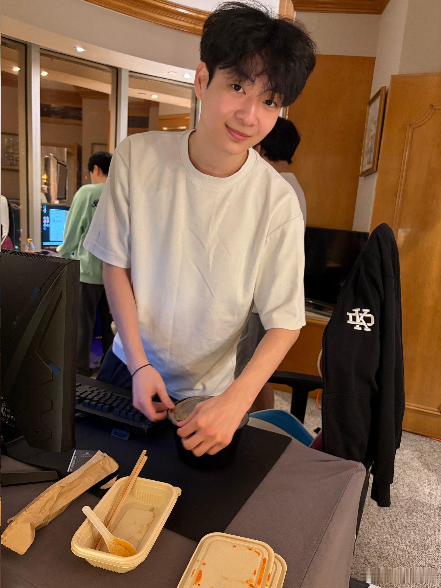 看DK团长分享队员们的日常，有一种看旅行青蛙寄明信片的感觉2026lck2026