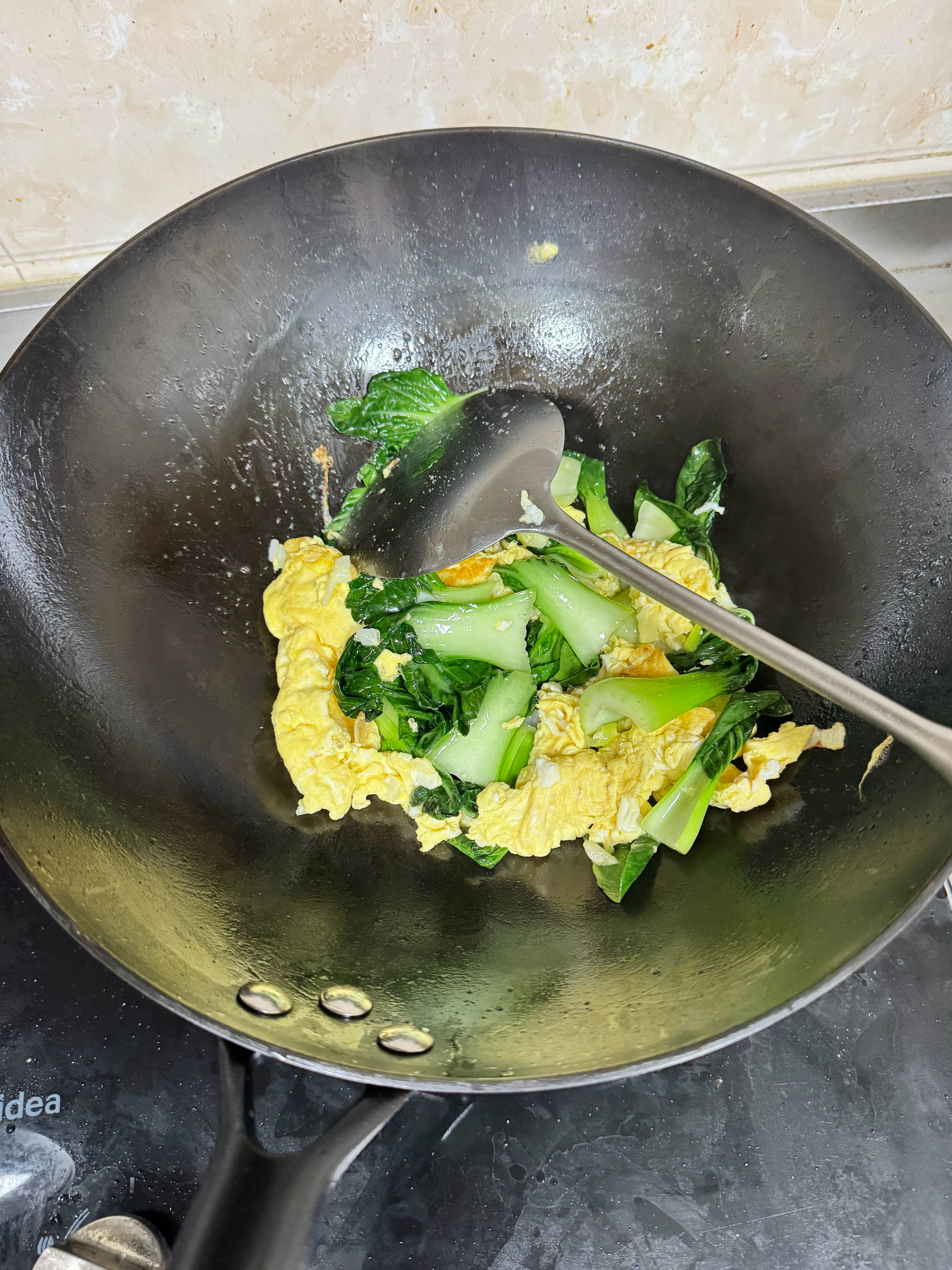早上炒菜，中午带到公司吃，现在还有自己做饭吃的吗 ​​​