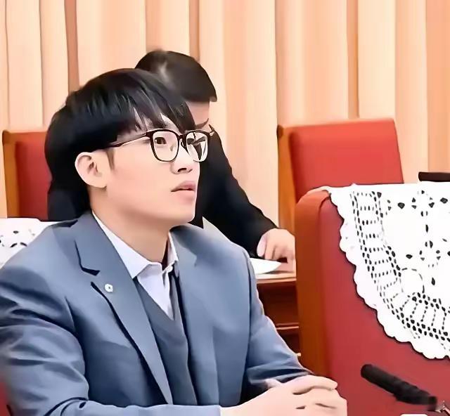 众人都在说DeepSeek不行了，月均下裁量暴跌了72%，还有人说DeepSee