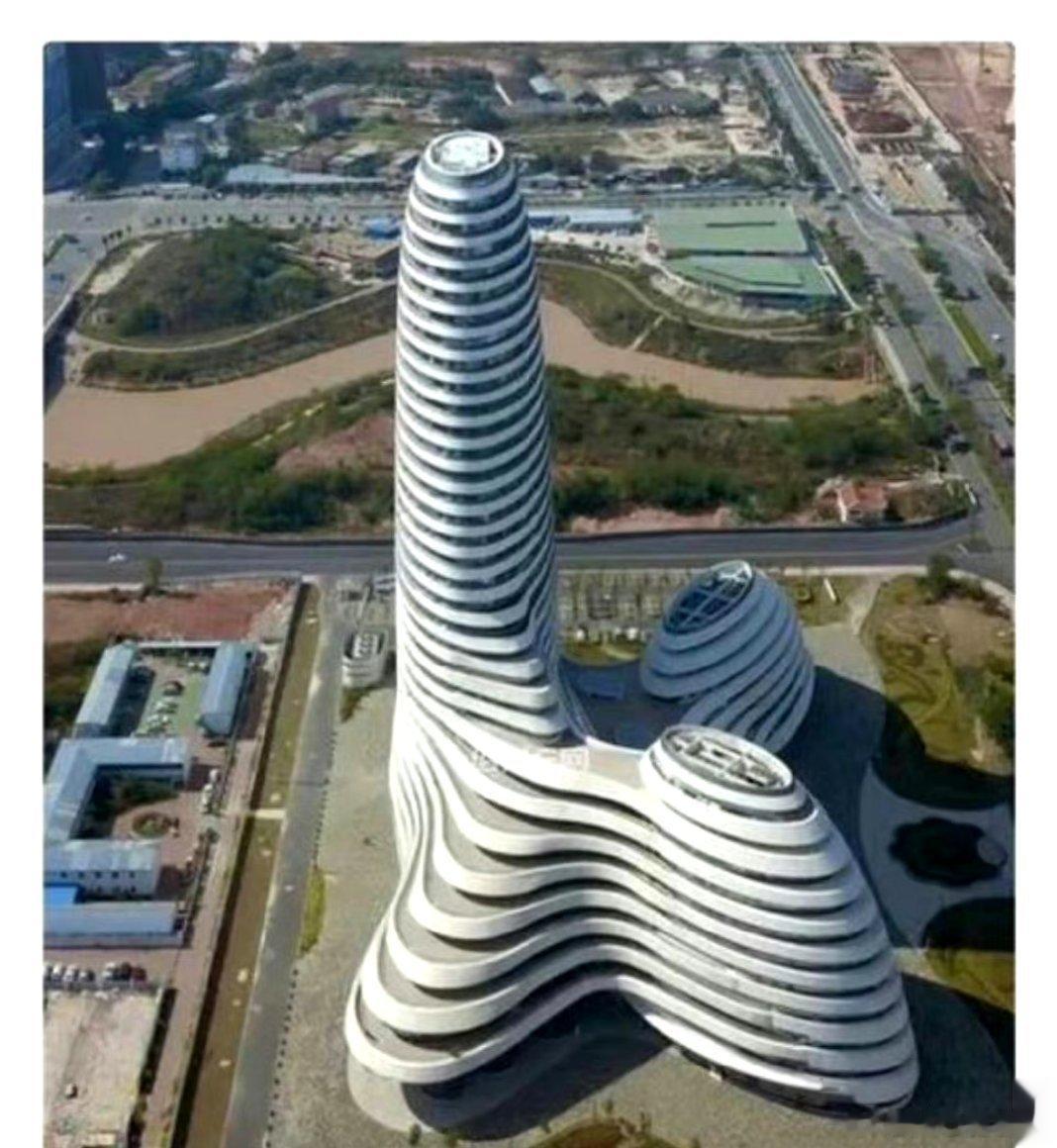 原来这样的建筑都是不一样的，而且都是上榜单了，没想到这样还能造出来，可见设计师的
