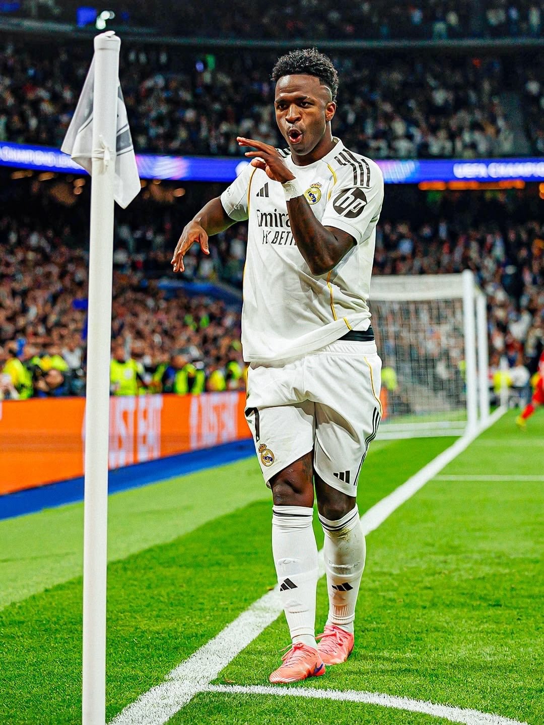 阿斯报：威尼修斯已重回巅峰，重新成为那个能够改变局面的球员，并且确认他的未来与皇