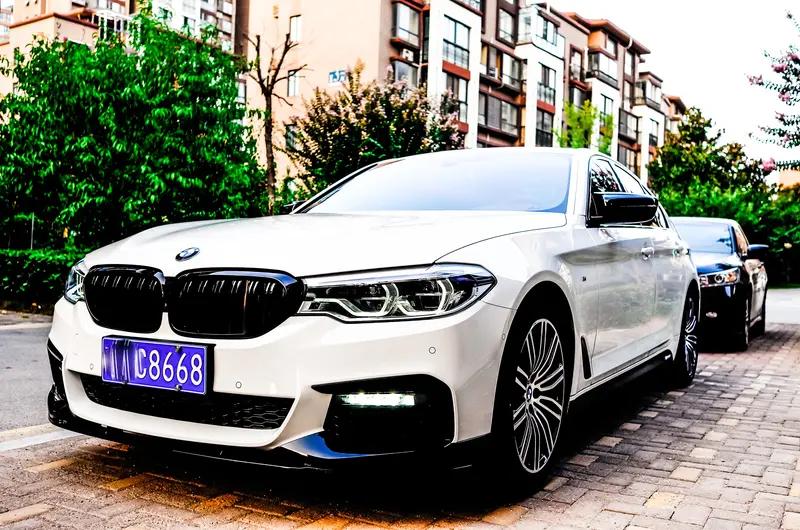 总有人说买得起宝马养不起，
今天我就来说说养一台宝马5系，一年到底需要多少钱。