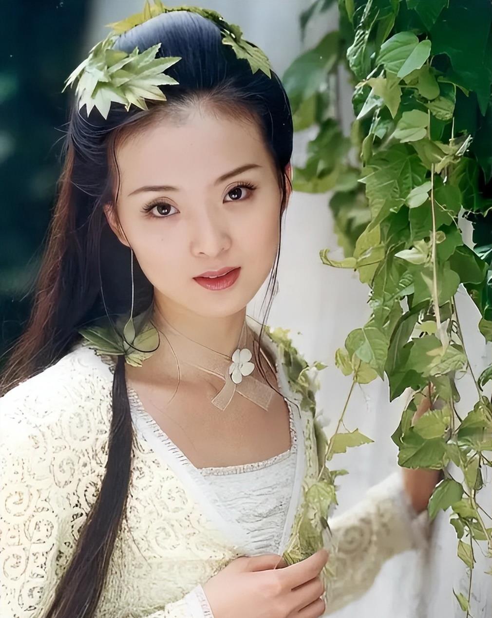 演员王艳说：“我嫁给大我11岁的商人王志才后，从此便在北京生活，而我的爸妈则一直