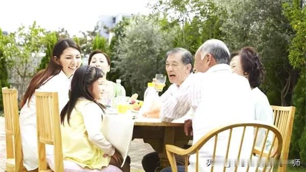 谁让你心里憋屈，给你添堵，你就赶紧离他远远的。