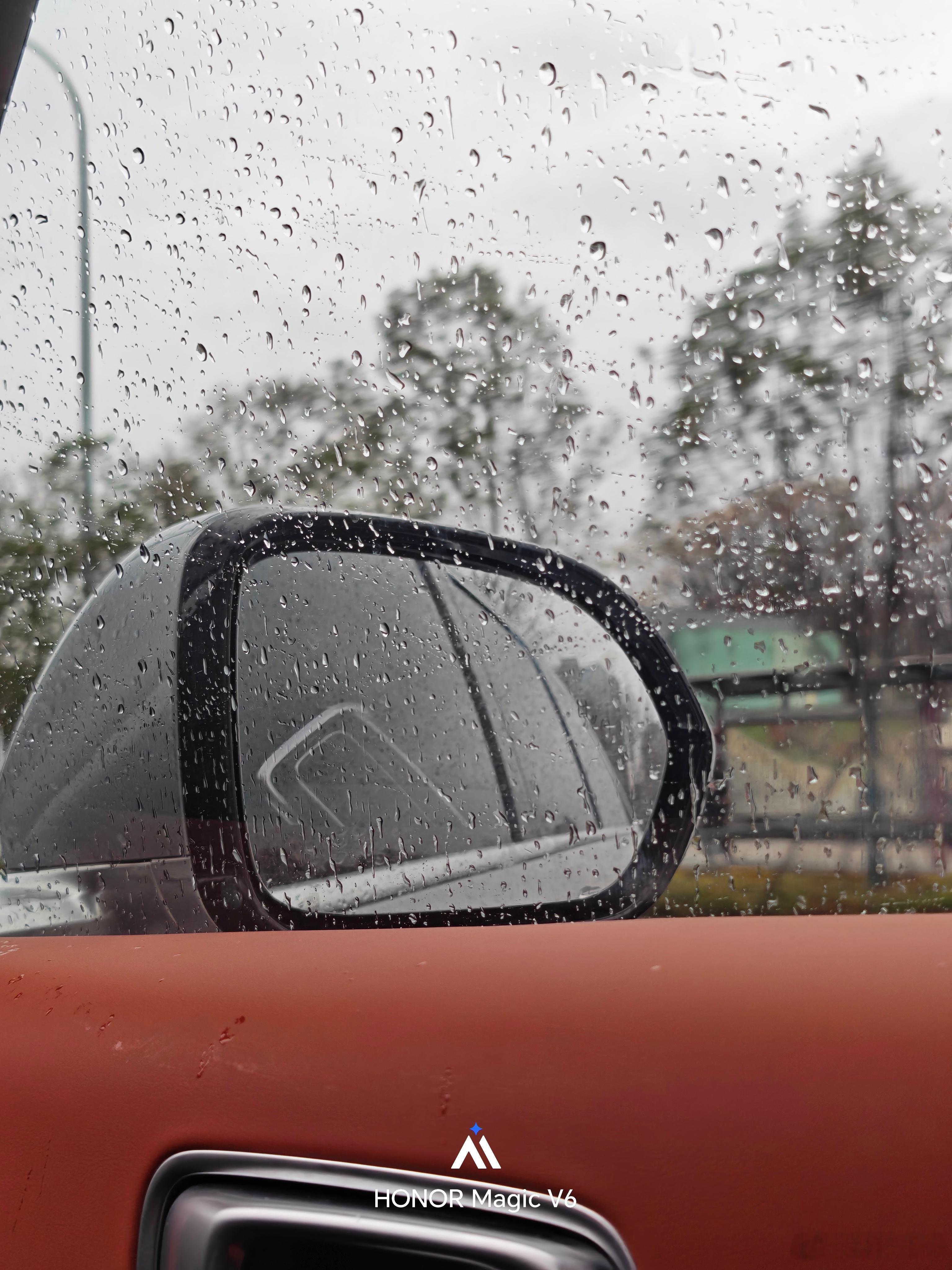 走哪儿都是雨！！！麻了都！一下雨，路上就堵车！烦躁！ 西安
