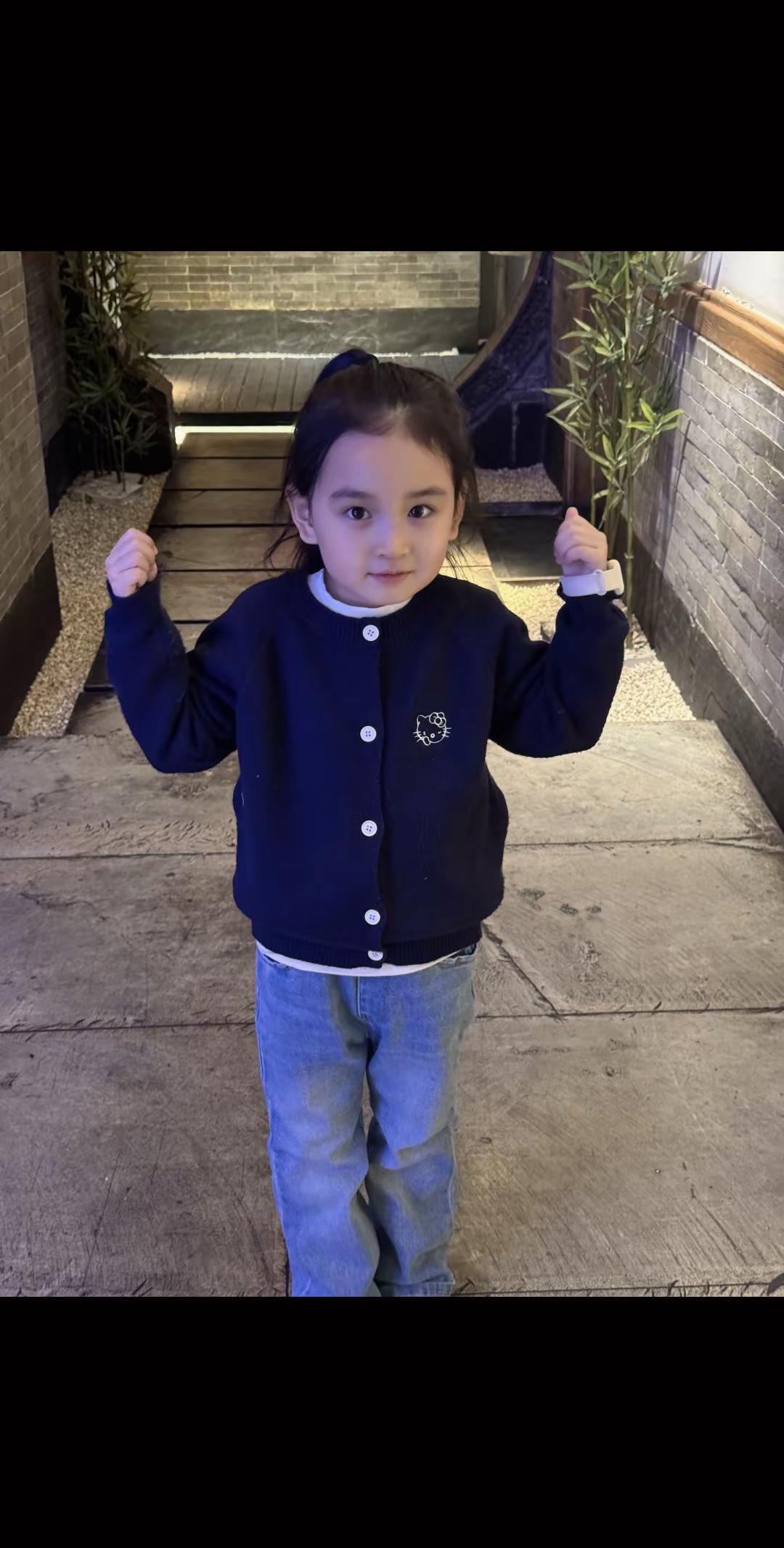 库存111111111。小新姐穿搭 小时候