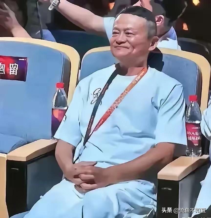 现在的马云，真是心宽体胖的活例子，胖乎乎跟一尊佛似的，满面红光，富态十足。

想