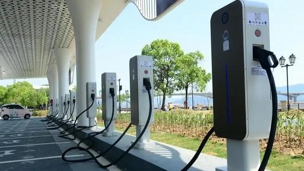 电车“十五五”充电目标：2030年充电桩超4000万个（大功率约30万），支撑1