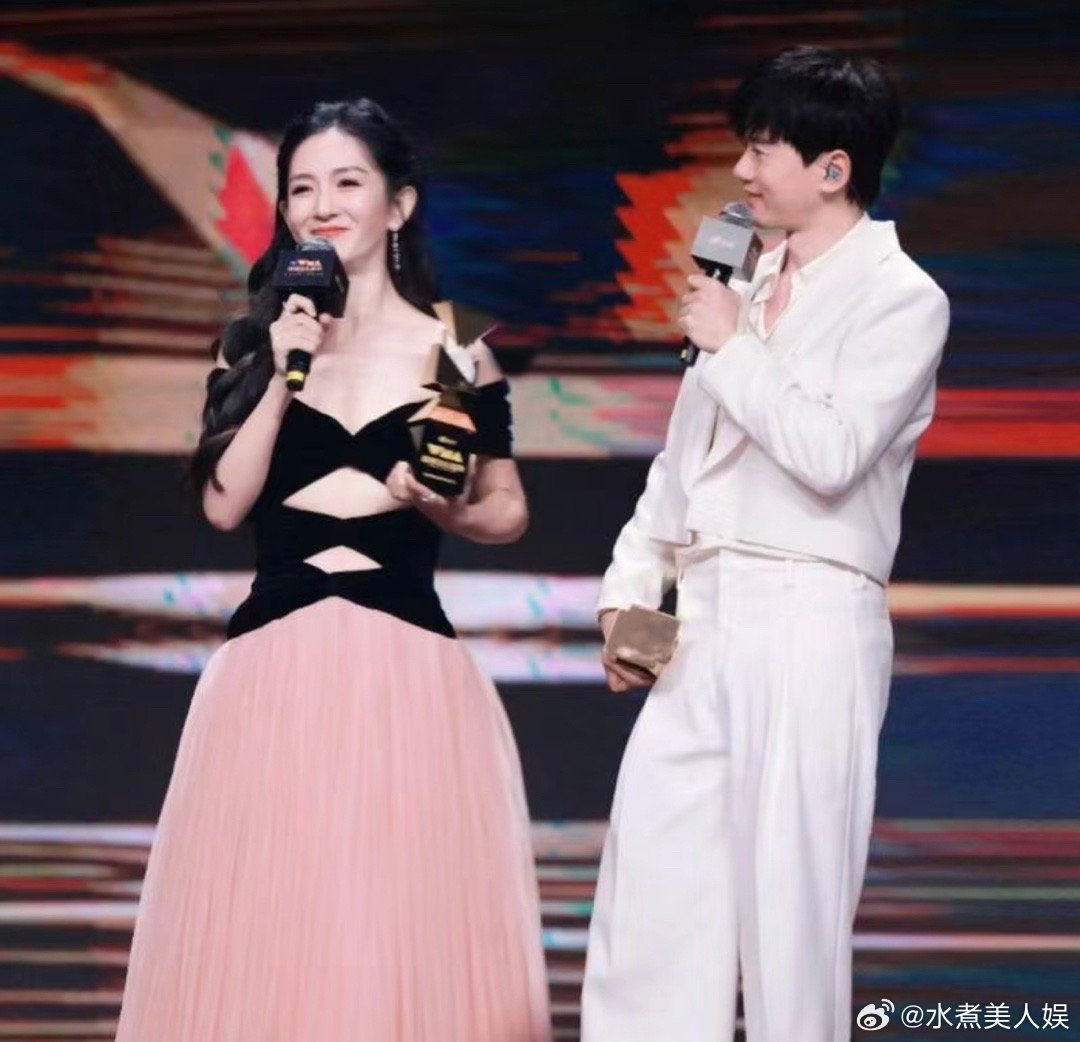 #张杰又可以接谢娜下班了#看来这么多年来，张杰和谢娜的感情还是一如既往的好啊，网