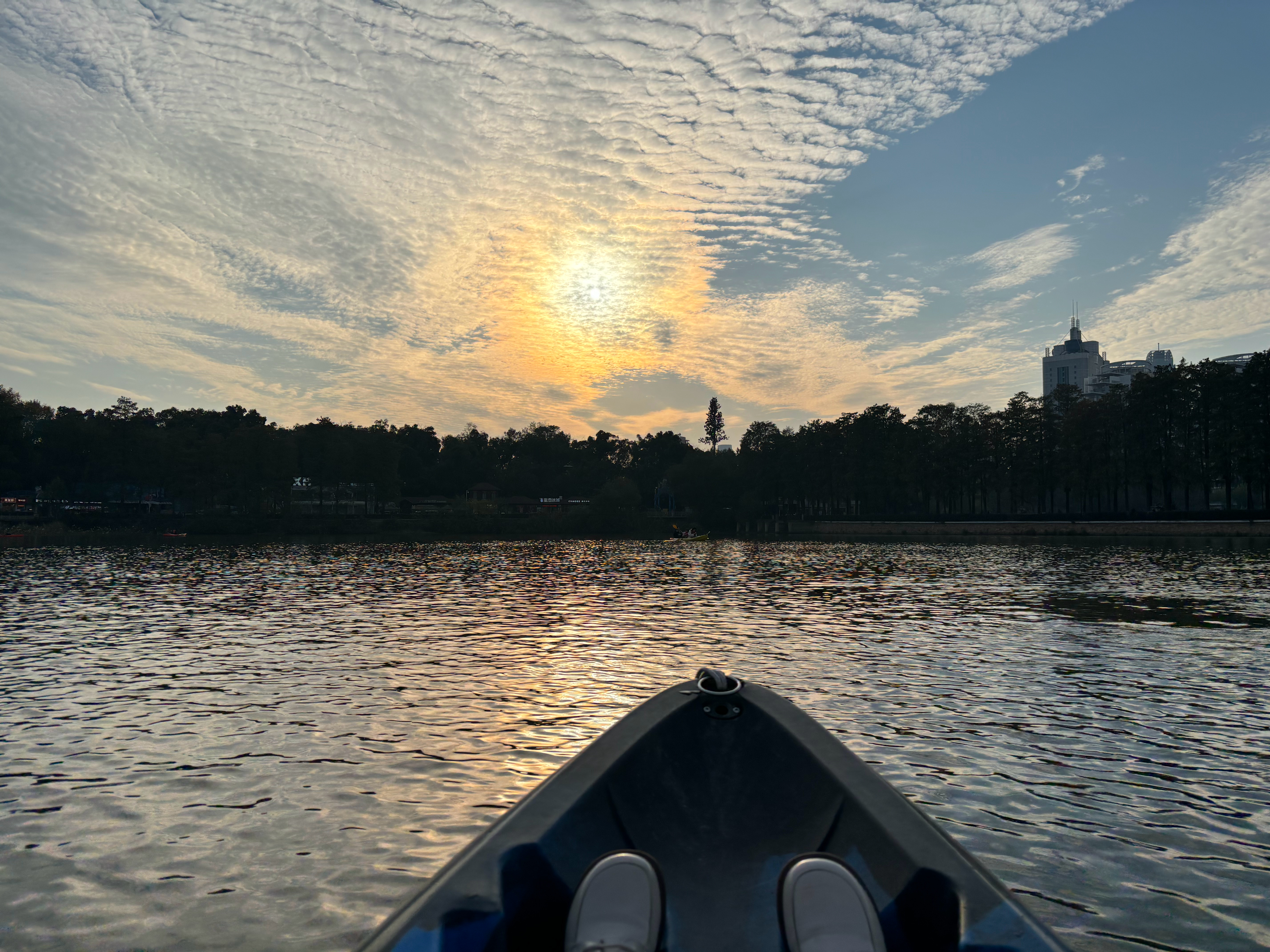 今天去划了皮划艇👉🏻👈🏻特别放松 好喜欢捏老公们 