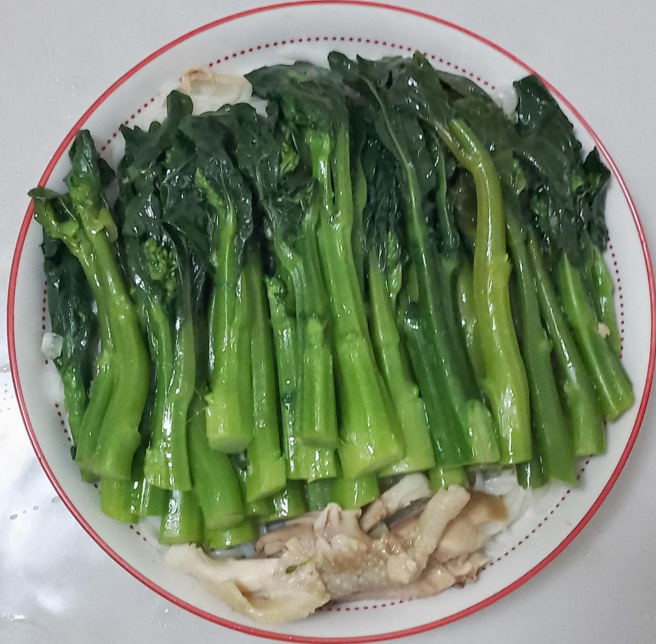 昨天很多越秀区的视频说下冰雹了，幸亏我提前一天买了菜心，瘦肉，粉葛，叉烧，西兰花