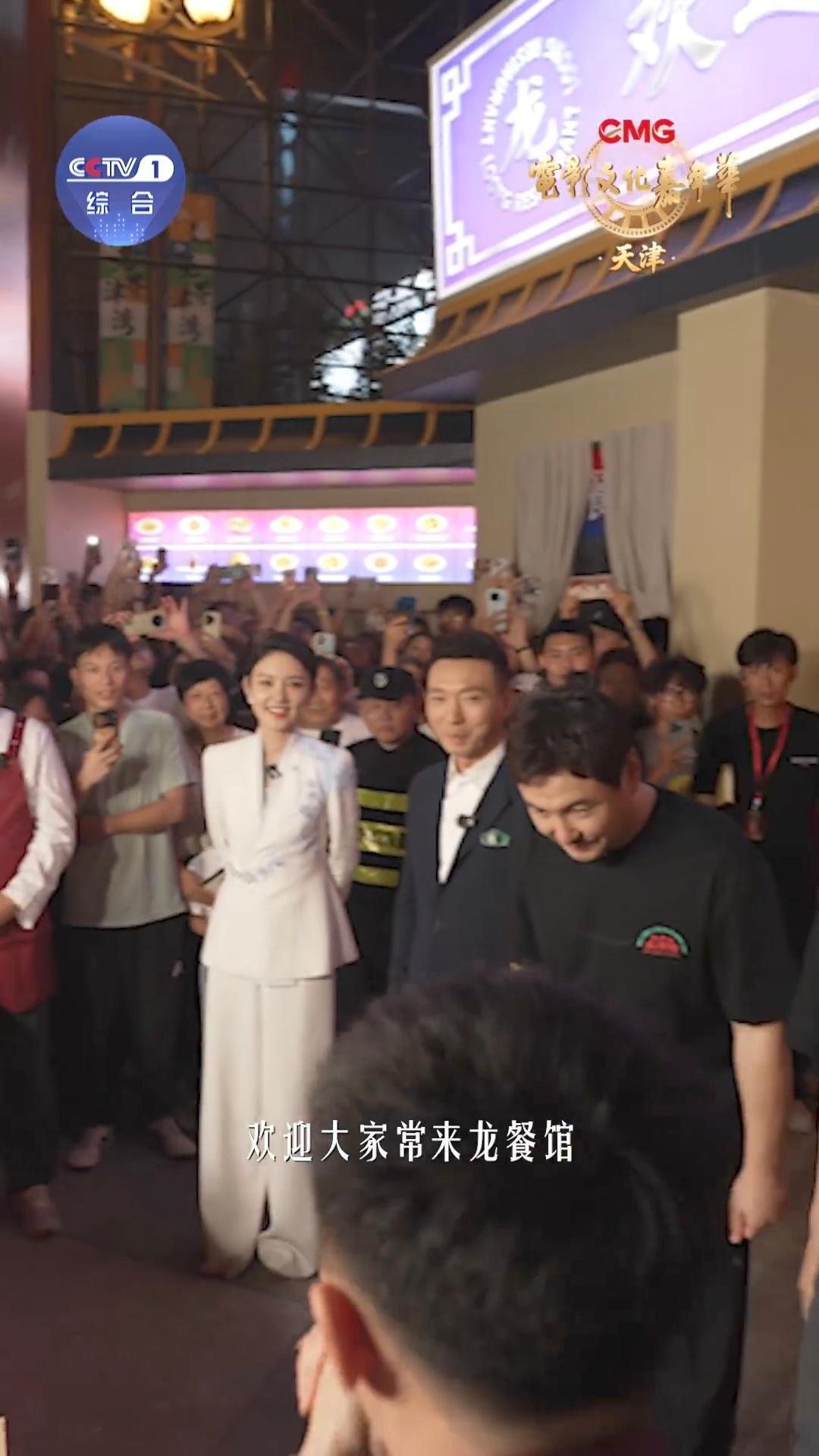 沈腾蒋奇明路演又一起做饭了 沈腾的沉稳和蒋奇明的灵动，在灶台前碰撞出最温暖的火花