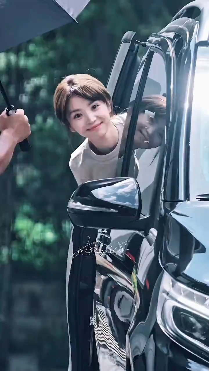 来看薇薇猫🐱探头 ​​​