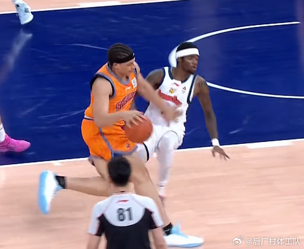 上海男篮vs广东男篮 洛夫顿：就爱生吃 