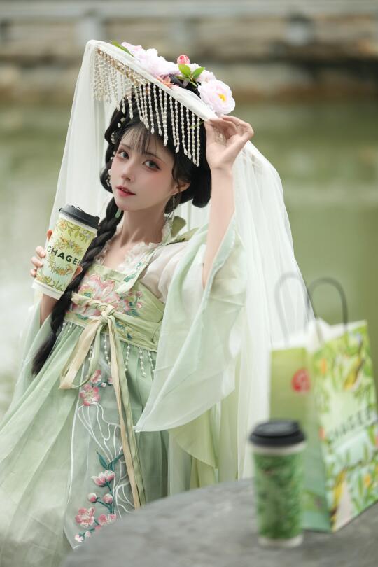 嗯？是春天的味道！是醒时春山的味道～