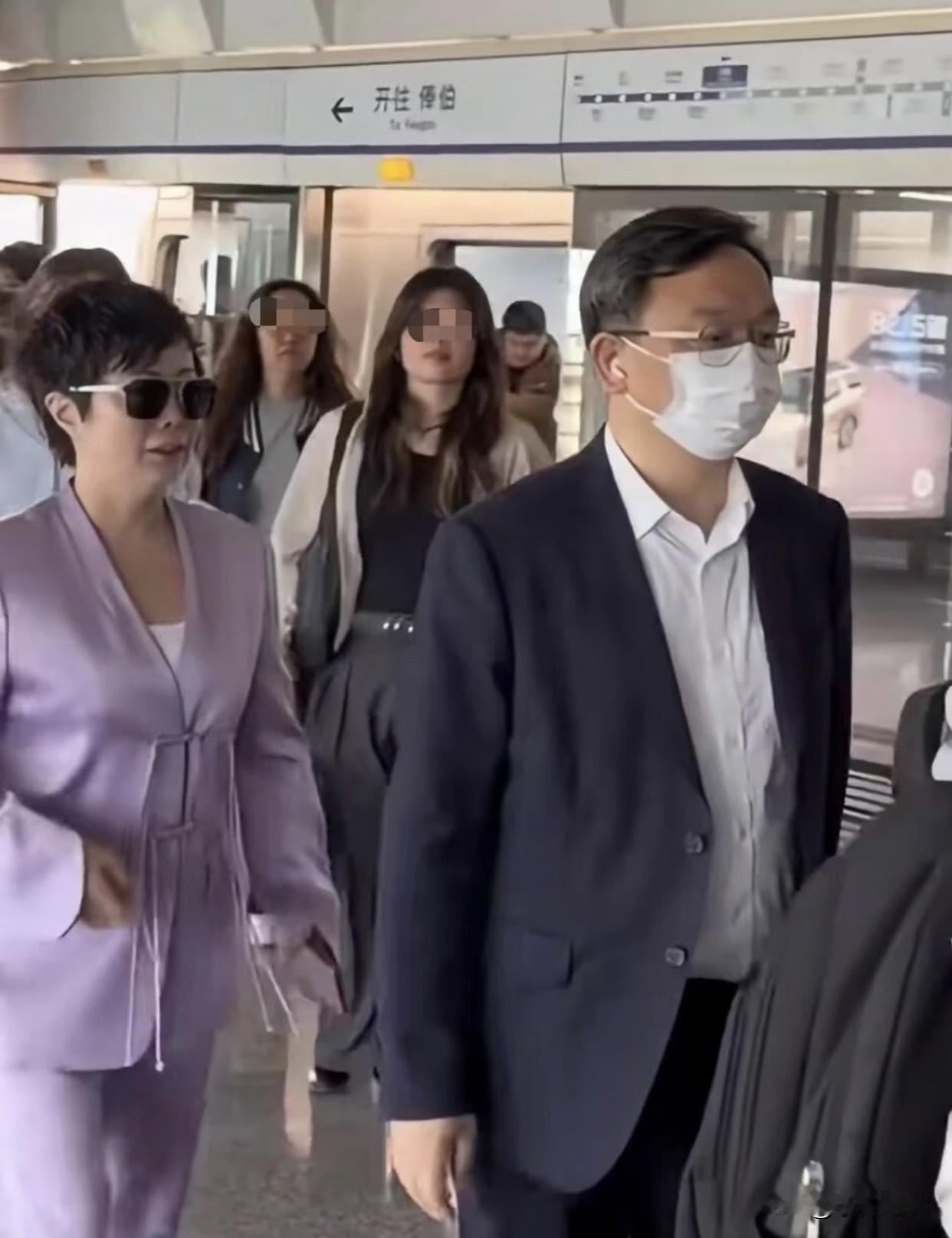 身家1550亿元的王传福，经常和老婆、同事挤地铁，这是不是太过简朴了啊！