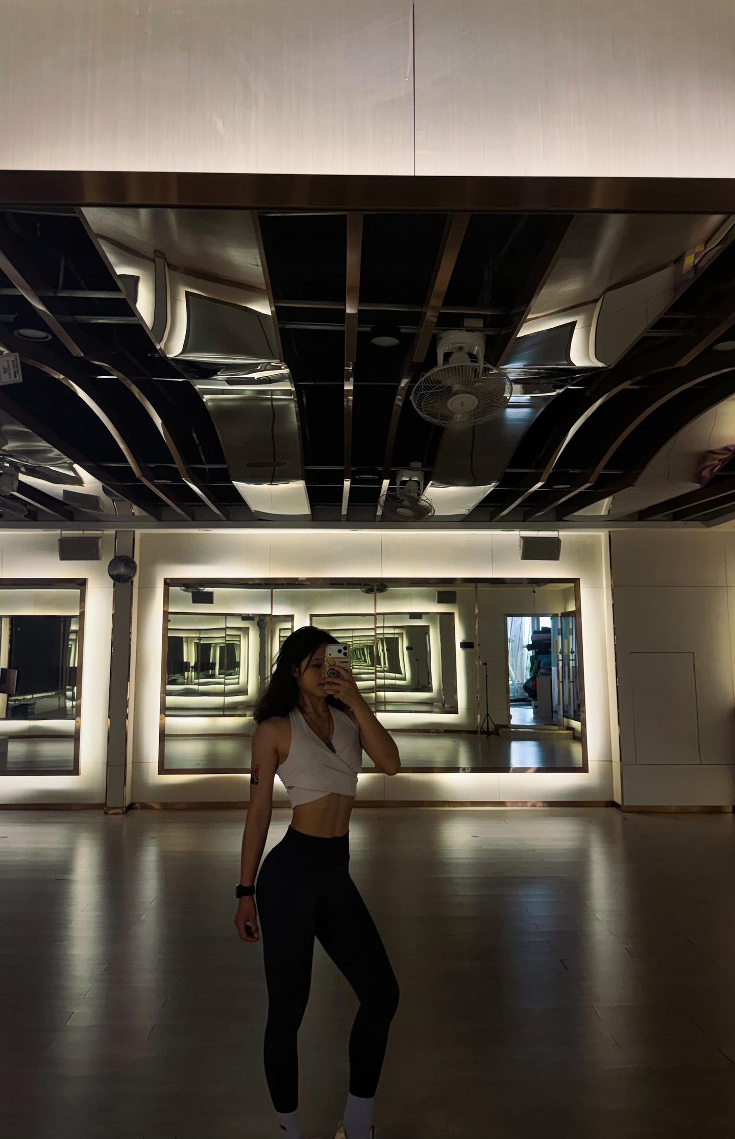 保持健身 争取老了当广场舞领队。