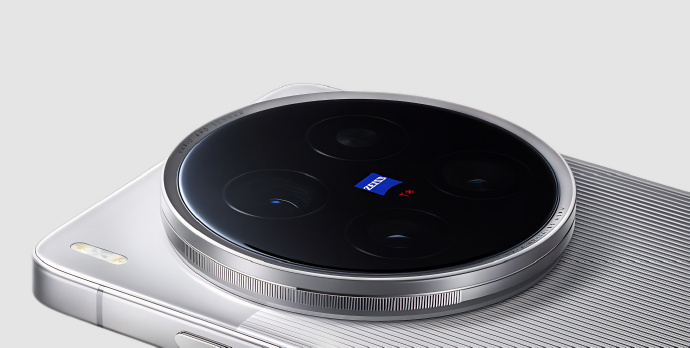 【数据时刻】vivo X300U极窄四等边直屏设计6.82"2K+120Hz L