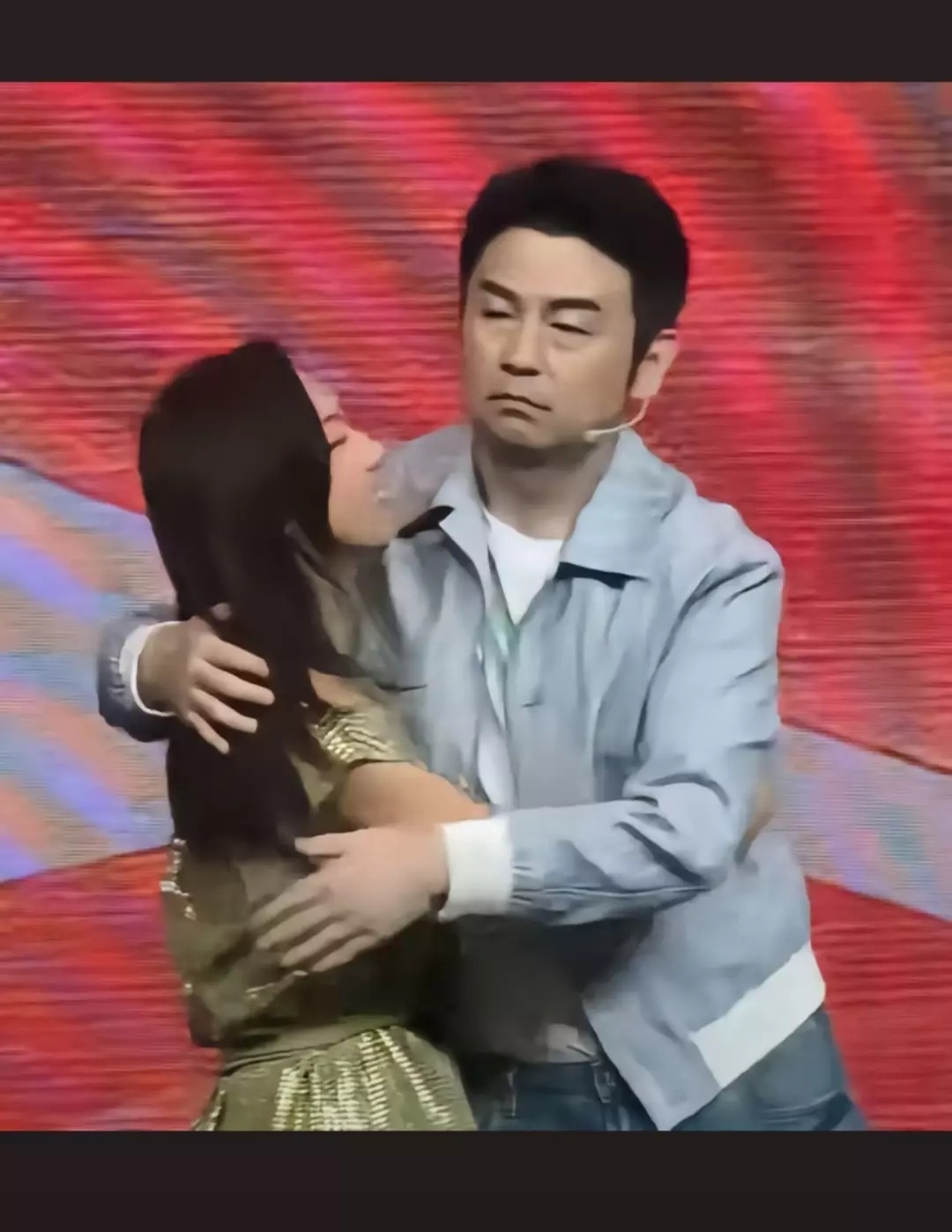 第一次看大头这么愁容满面，有点滑稽[笑cry] ​​​