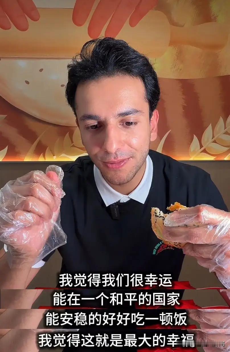 《欢迎来龙餐馆》方浩明：中国姐夫拼尽全力，把一家人带出战火
 
电影《欢迎来龙餐