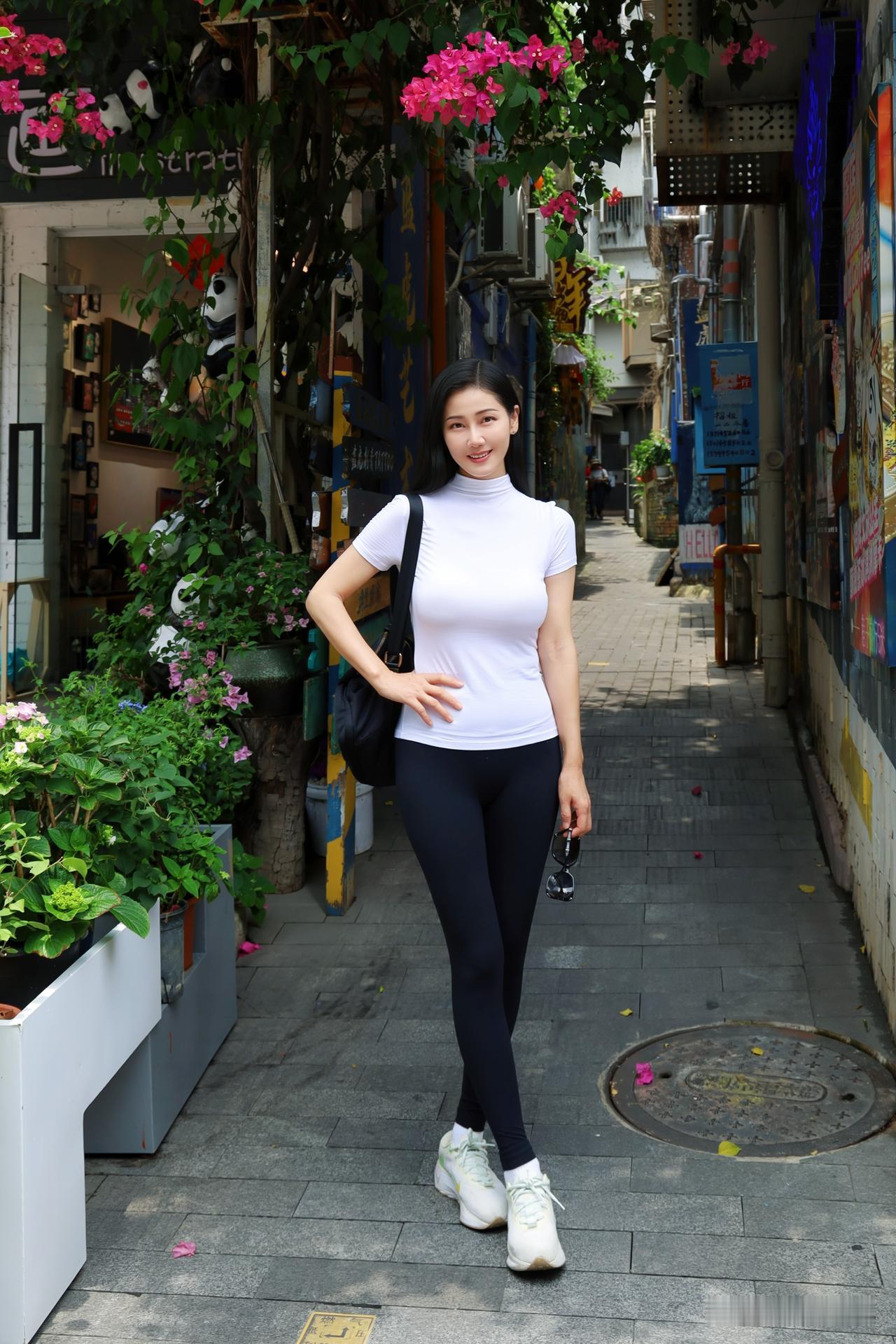 深圳布吉大芬油画村，全世界一半的油画都来源于此，空气中都弥漫着颜料的味道。