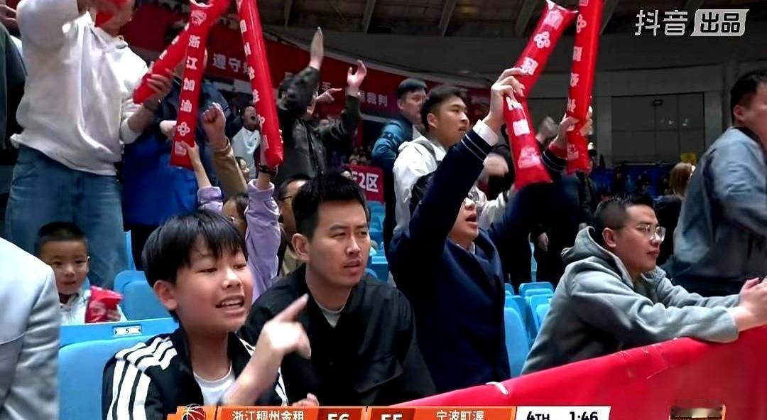 领先13分，主场哨响，宁波队还是输了。加时赛81:83，两分惜败，队史首次季后赛
