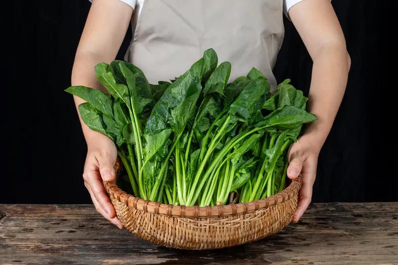 高血压患者补钾很重要，钾能平衡体内电解质，降低血压和心血管疾病风险。
饮食补钾是