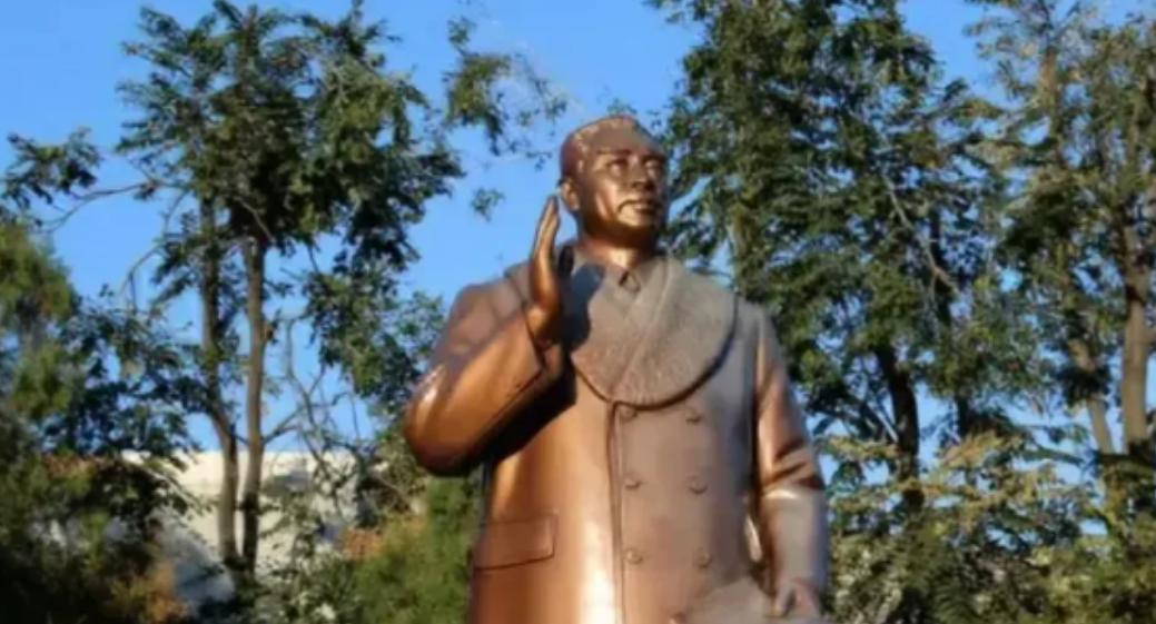 谁都不服的朝鲜，却主动将中国三人写进教科书，还为一人树立了铜像，这三人究竟是谁？