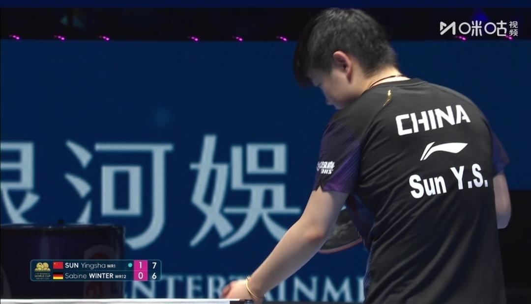 孙颖莎4：0轻轻松松晋级决赛！


上半区女单半决赛

孙颖莎Vs德国莎宾•温特