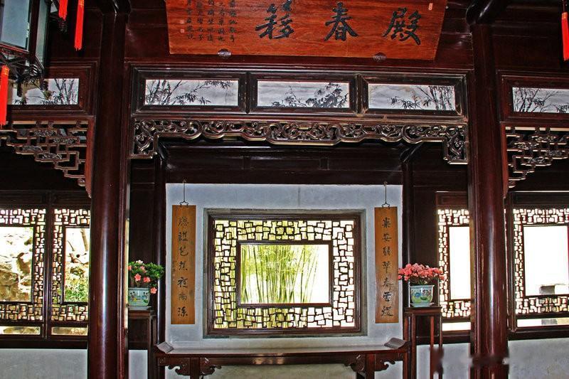 
苏州著名园林网师园里面，有一处景点，很多朋友看见名字就感觉头大。它的名字叫殿春