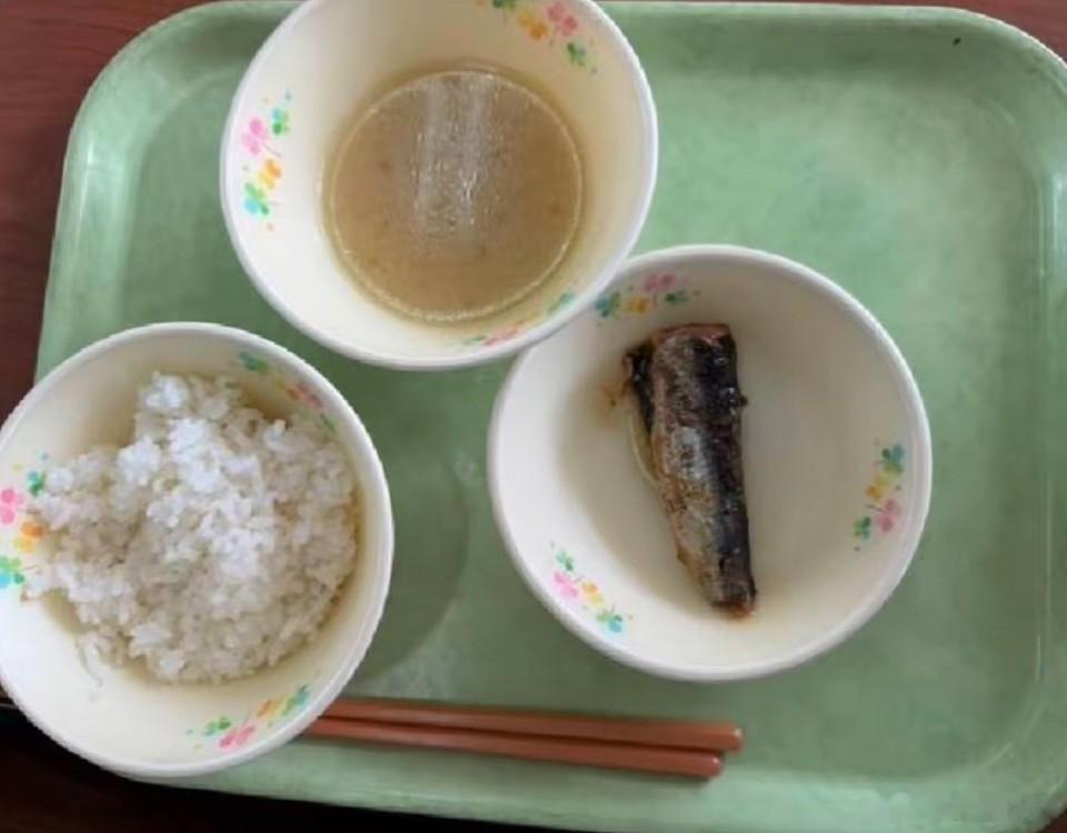 日本人对于日本学生伙食太差的评论 