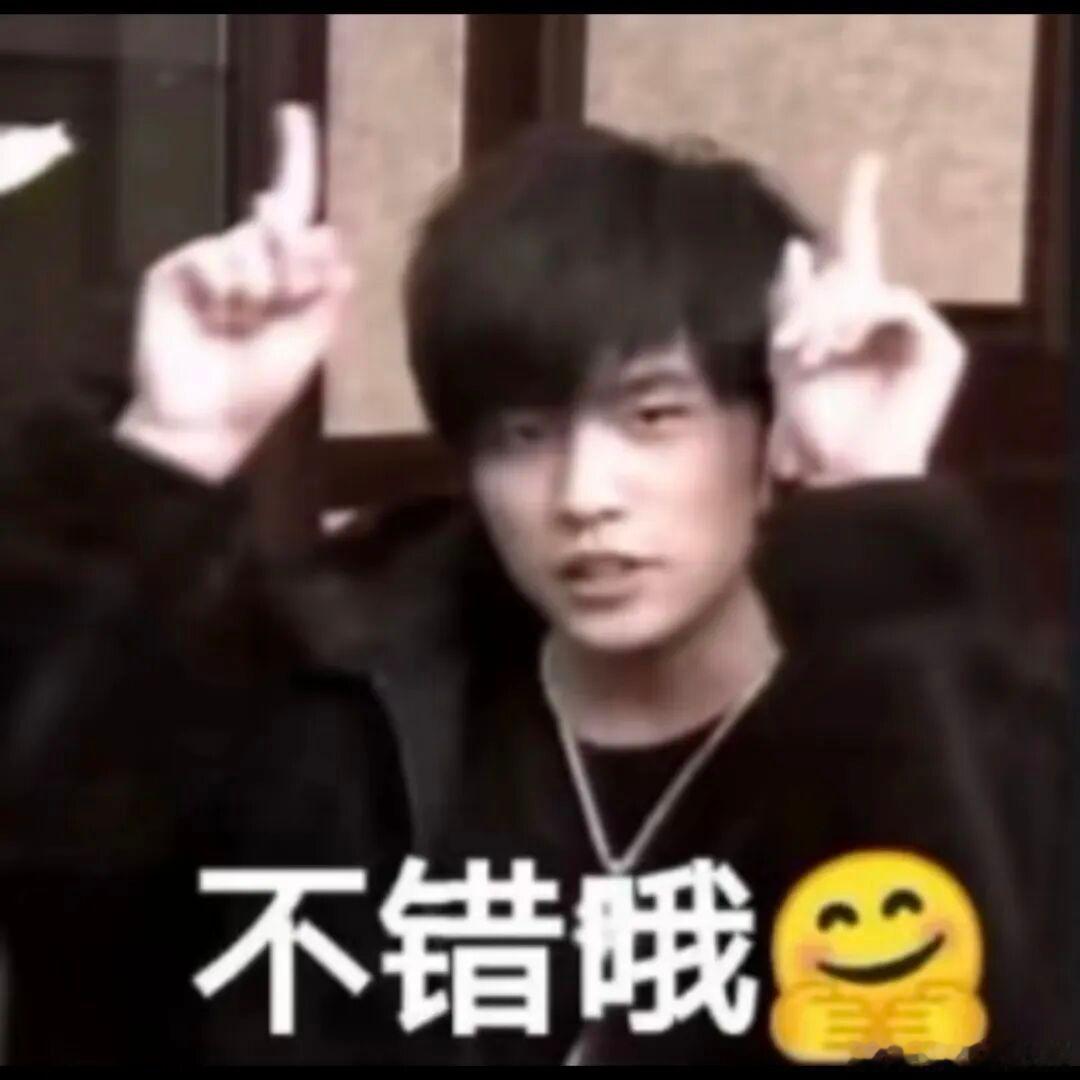 周杰伦陪我走过最长人生路的男人从前捧着MP3反复循环，现在驾车行驶在城市道路，熟
