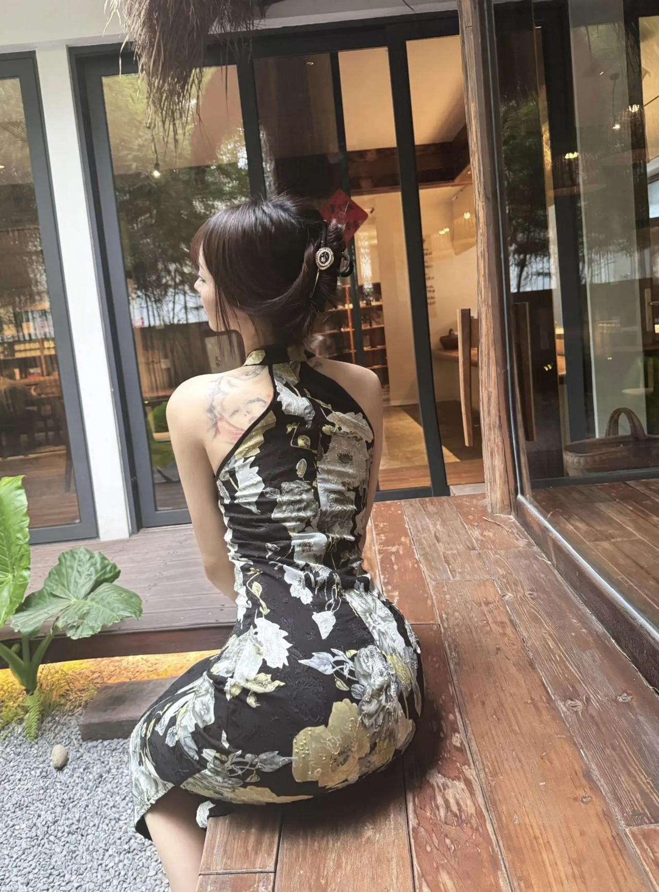 
#一张图记录夏日生活#
青丝绕身，衣裙飘飘。