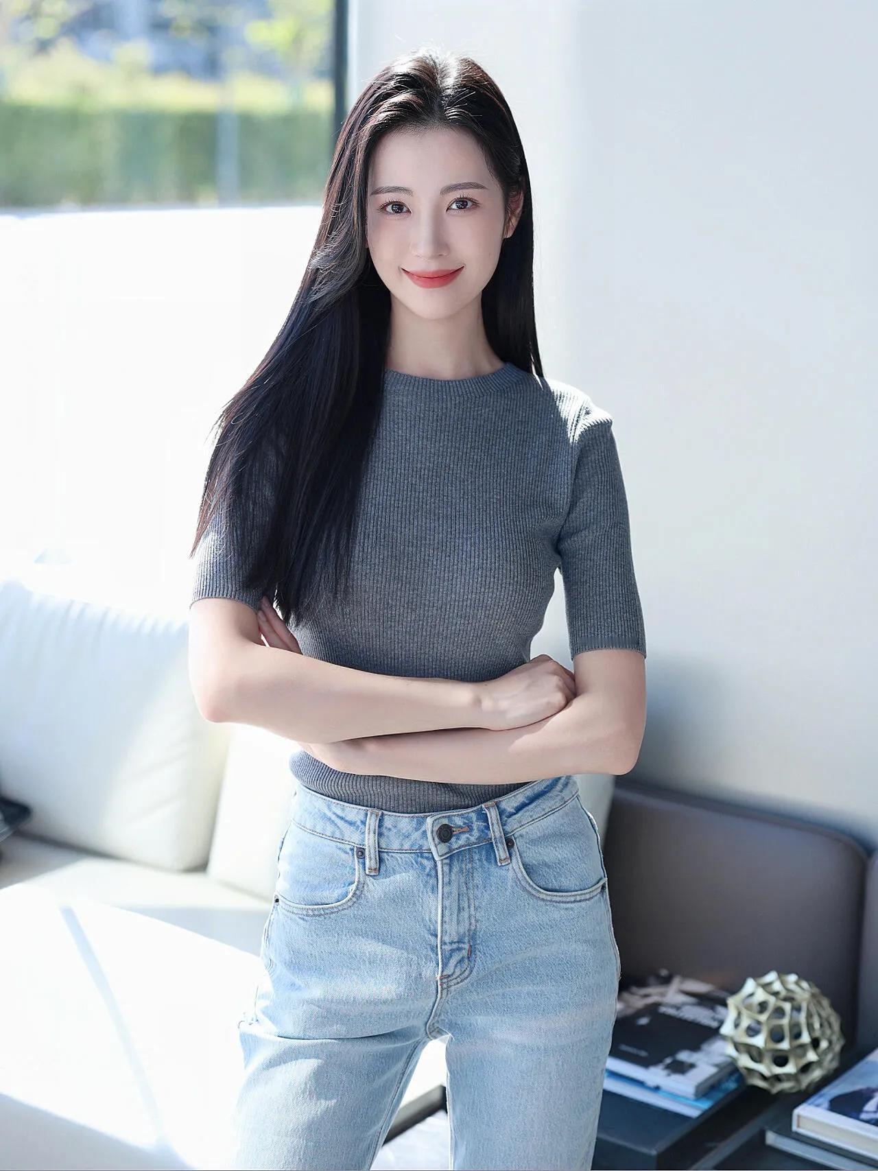 时尚简约#气质优雅#靓妹倩影分享# 牛仔百搭#甜美气质美女、#
