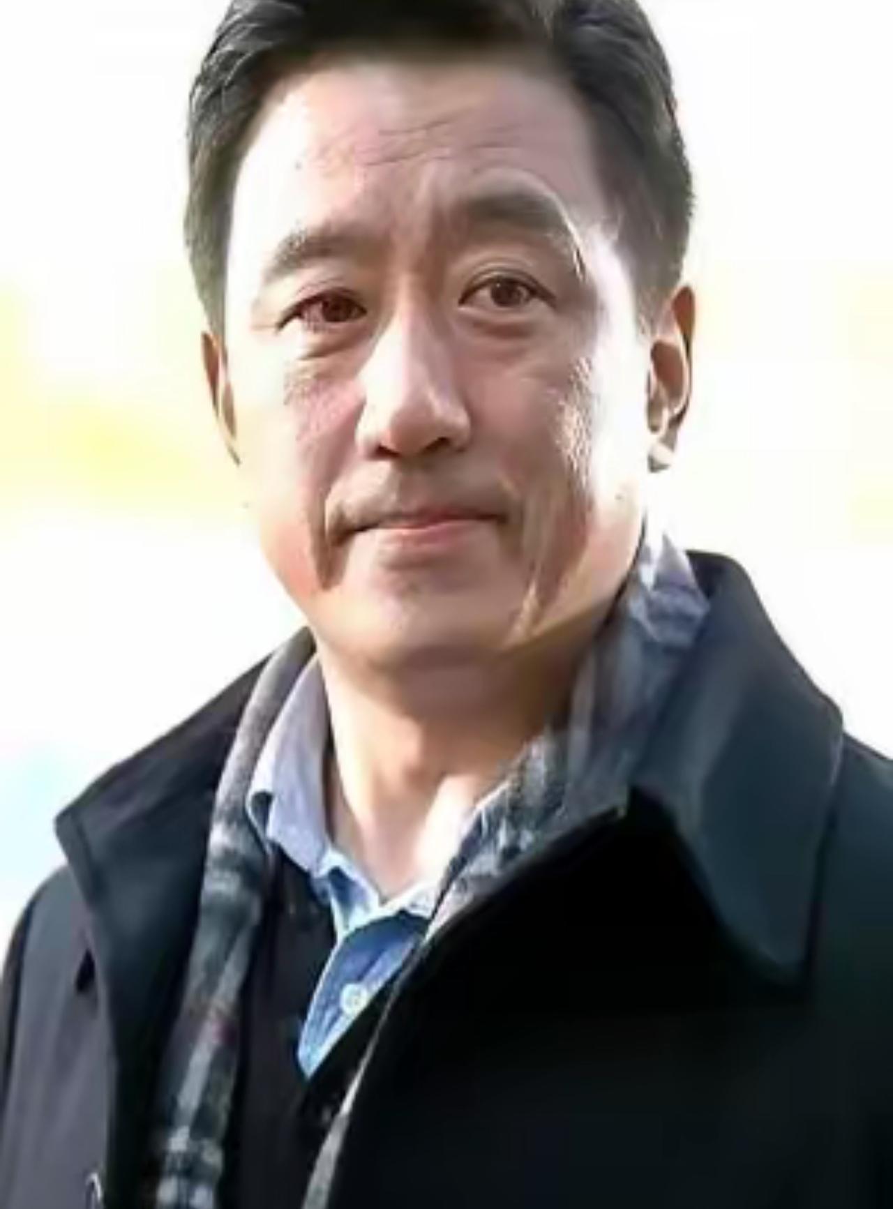 拍了70%的戏，男主角以为拿捏住了剧组，当场罢演要加钱。导演陈国军脸一沉：换人！