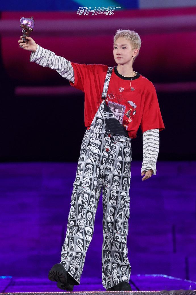 汪苏泷这是什么服从性测试 汪苏泷演唱会全场斯哈 谁在现场第一时间跟上节奏！汪苏泷
