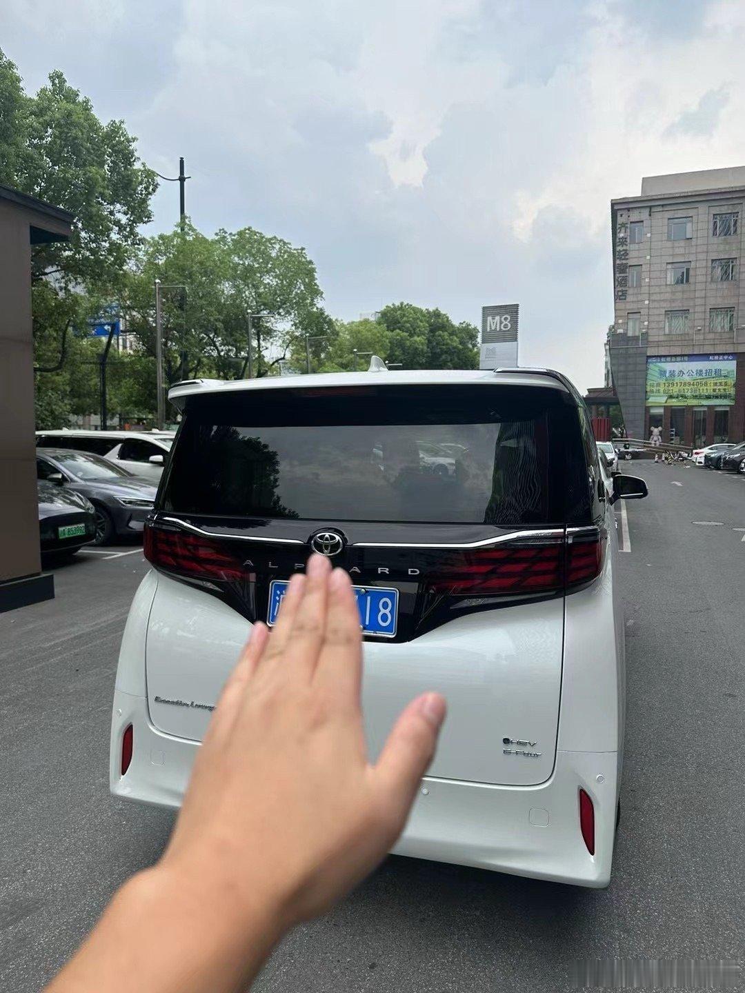 24款埃尔法，配色不错 ​​​
