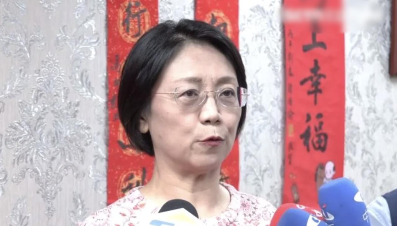 翁晓玲自曝遭遇死亡威胁——有人扬言要开车撞死她，只因她冻删了赖清德的机要费。

