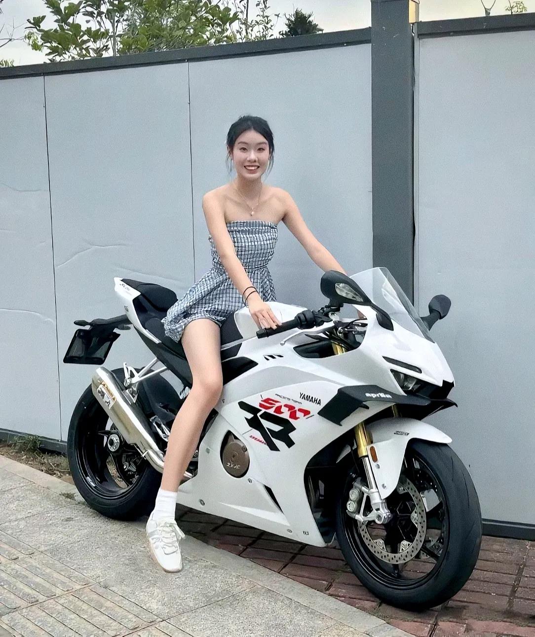咱也来体验一次天若有情。