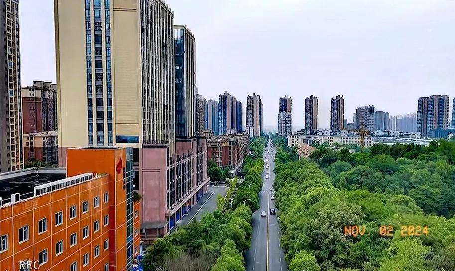 分享一组衡阳城市建设最新图片，从衡阳市区城市面貌环境来看还是比较不错的，虽然比起