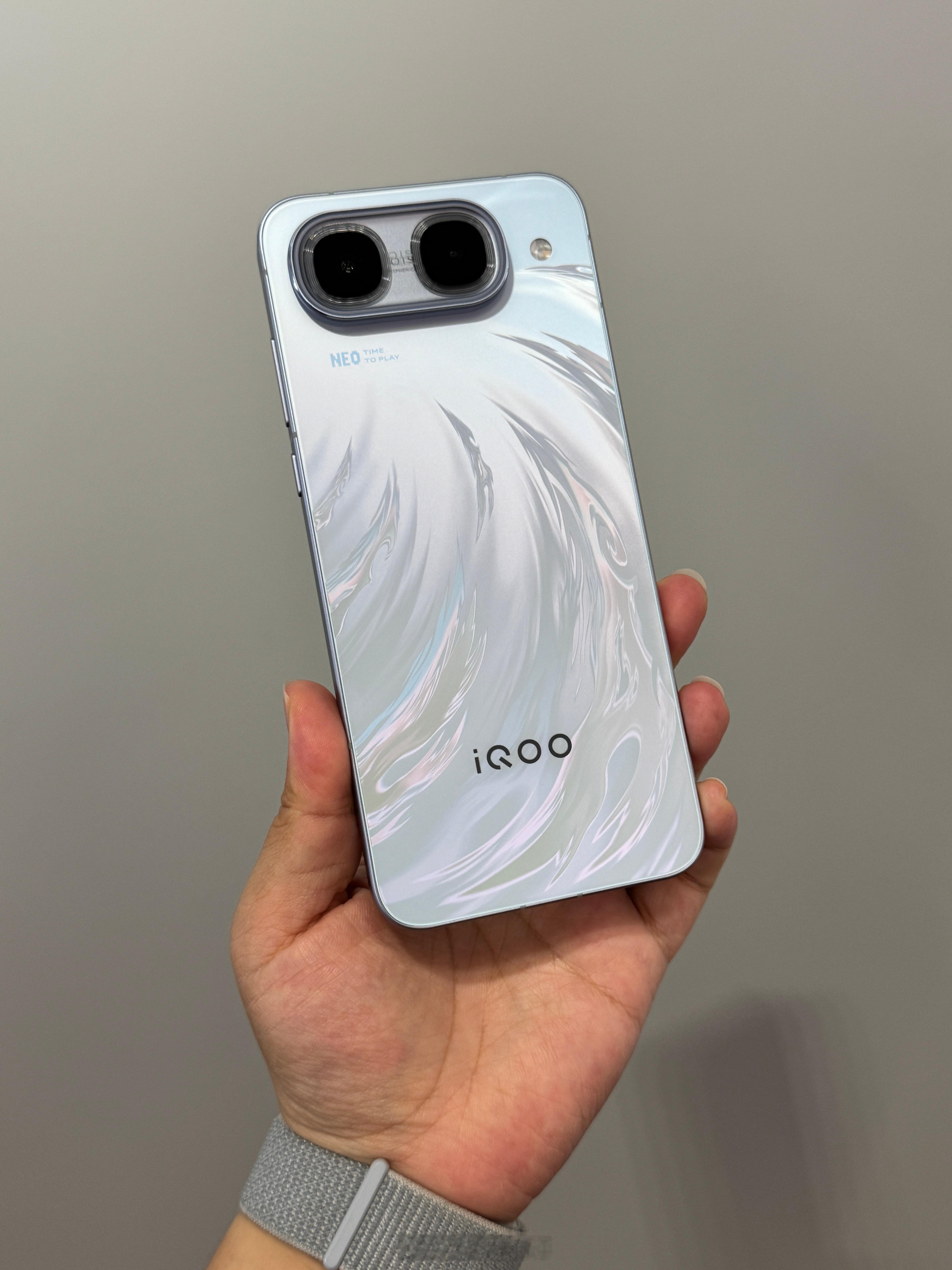 iQOO Neo11至尊版今晚发布老规矩，评论来猜起售价（需带上存储版本），随机