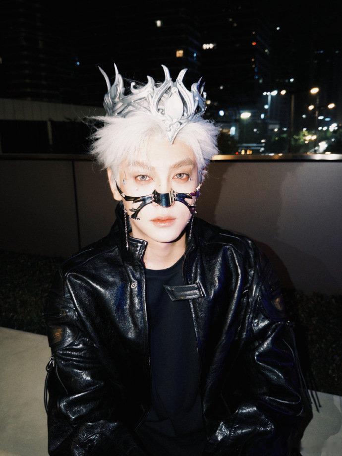 田栩宁此男是神来的吧，顶级魅魔是田栩宁，谁懂这个阿栩的营业照啊，我一整个狂喜中，