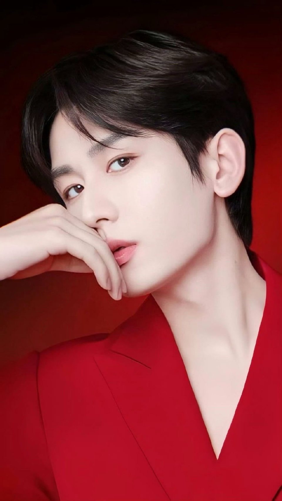 内娱男星穿红衣 内娱男星穿红衣的魅力也太大了！檀健次红衣邪魅勾人，张艺兴红衣耀眼