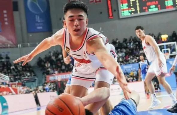 宏远送出16号签！交易广州换取补强筹码
 
广东宏远将首轮16号选秀签交易给广州