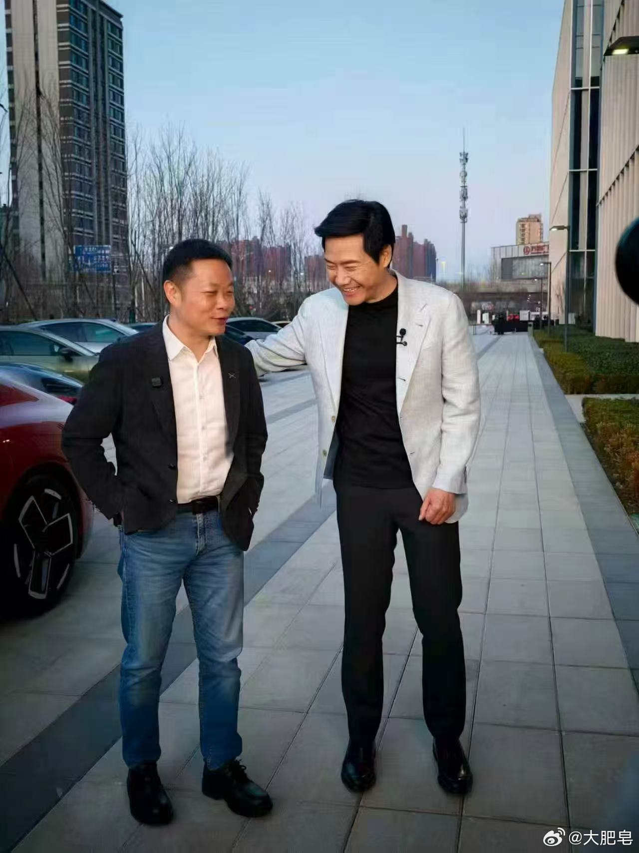 小米发布会 雷总和何小鹏两个人关系真好，那我买了小鹏P7是不是也算是买了小米SU