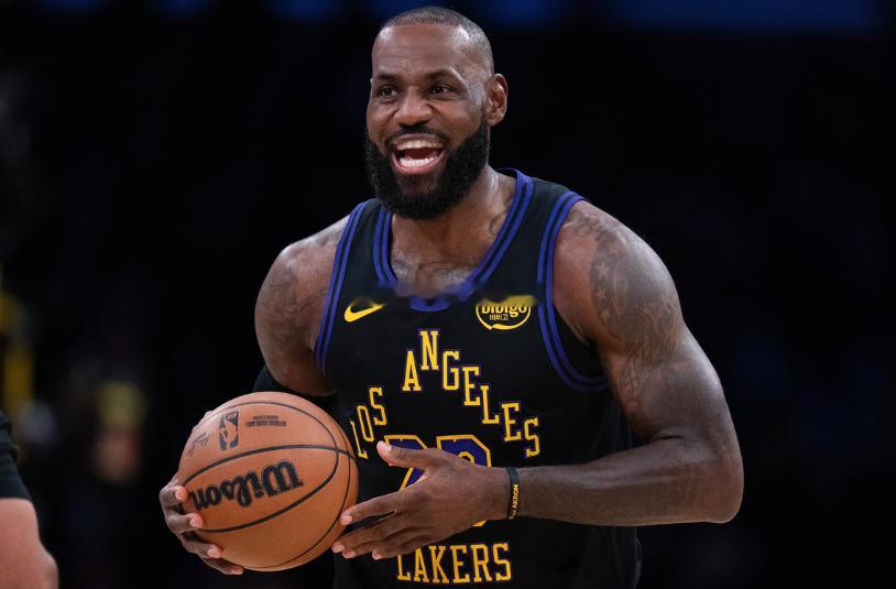 NBA迎来圣诞大战，湖人主场96-119惨败给火箭，遇3连败。詹姆斯本场13投7