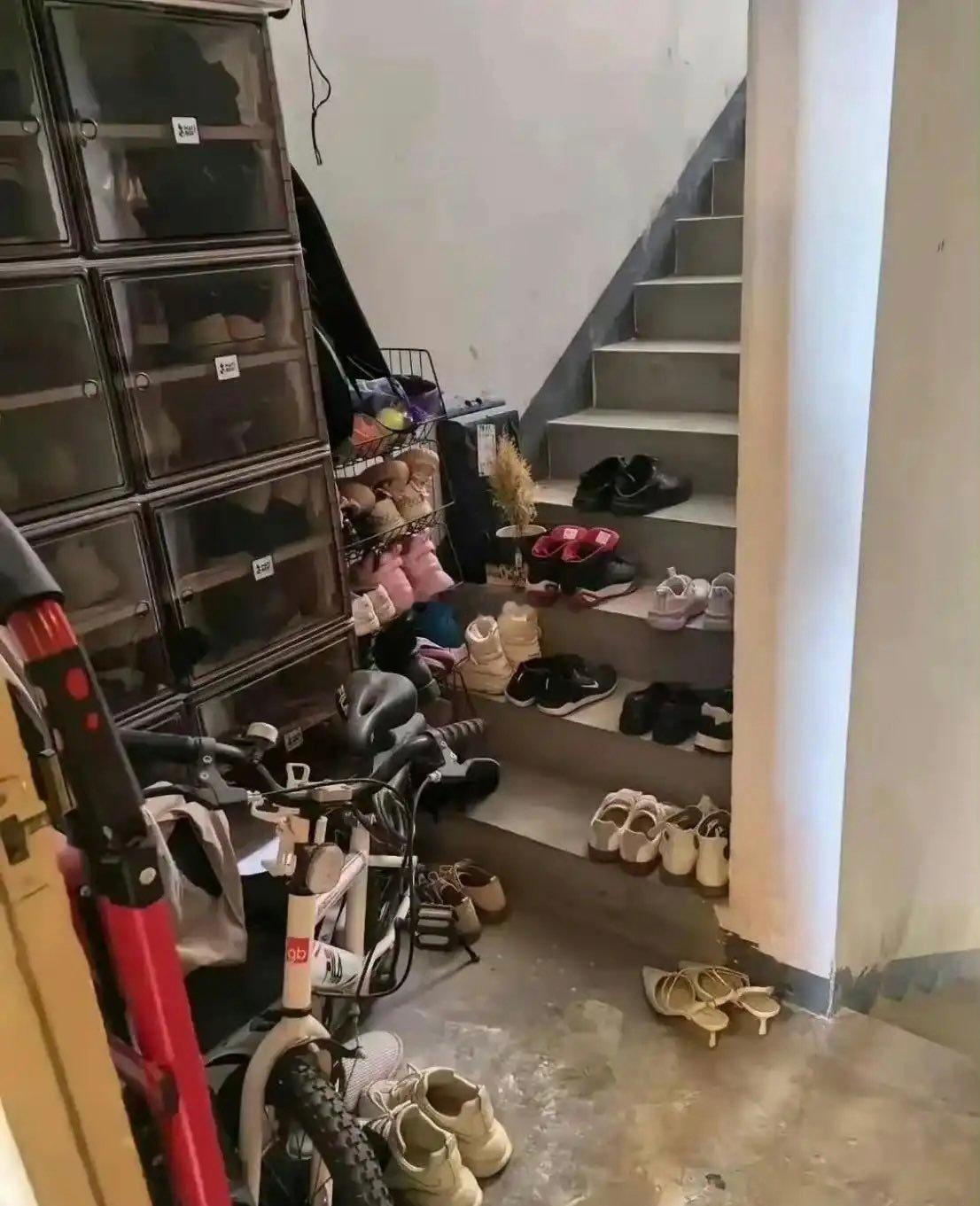 这样的邻居你们受的了吗？感觉好没素质！真的很想搬走了 