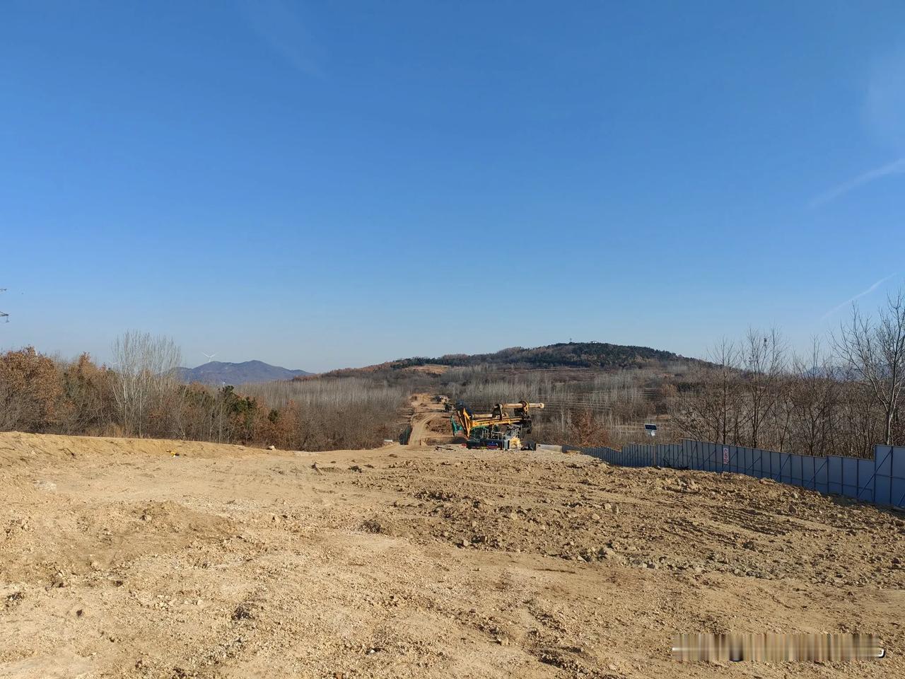 青岛西站要腾飞了，在附近这些村村民又要拆迁战地大发了。青岛西站北向两条北接铁路线