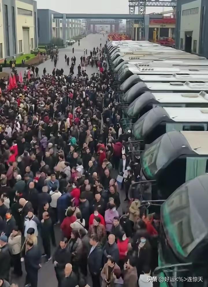 河南老板千万邀员工父母游江南，14年坚守才是真暖心
 
全网都羡慕了！3月24日