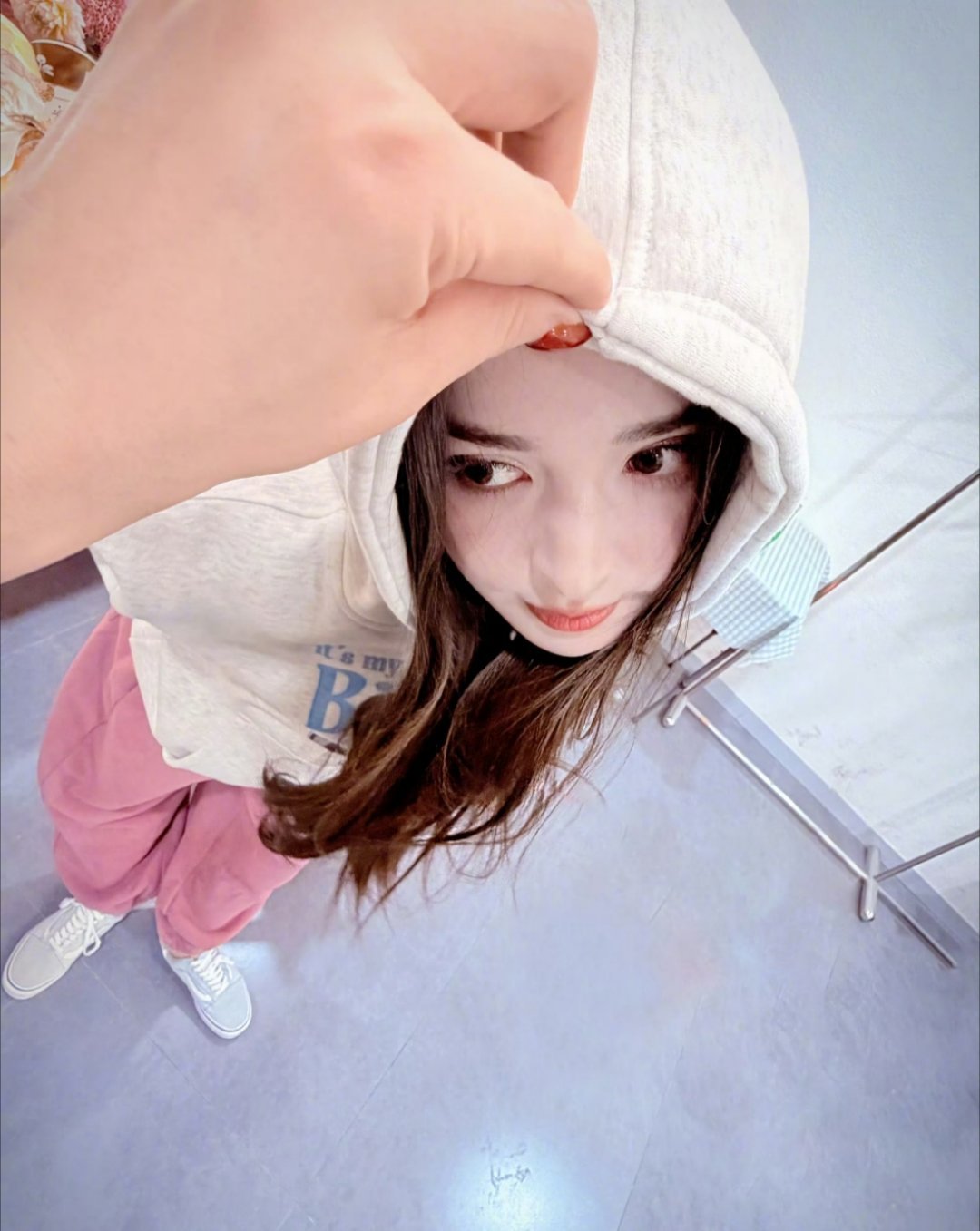 古力娜扎 初雪也见面啦这个可爱的小女孩我就拎走了 